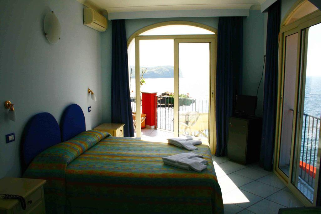 Hotel Villa Iulia Вентолене Экстерьер фото