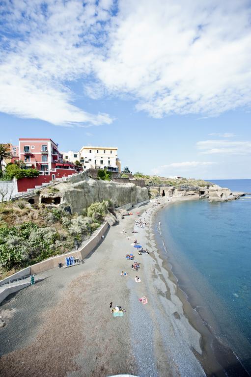 Hotel Villa Iulia Вентолене Экстерьер фото