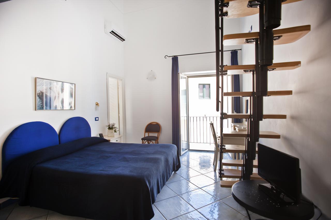 Hotel Villa Iulia Вентолене Экстерьер фото