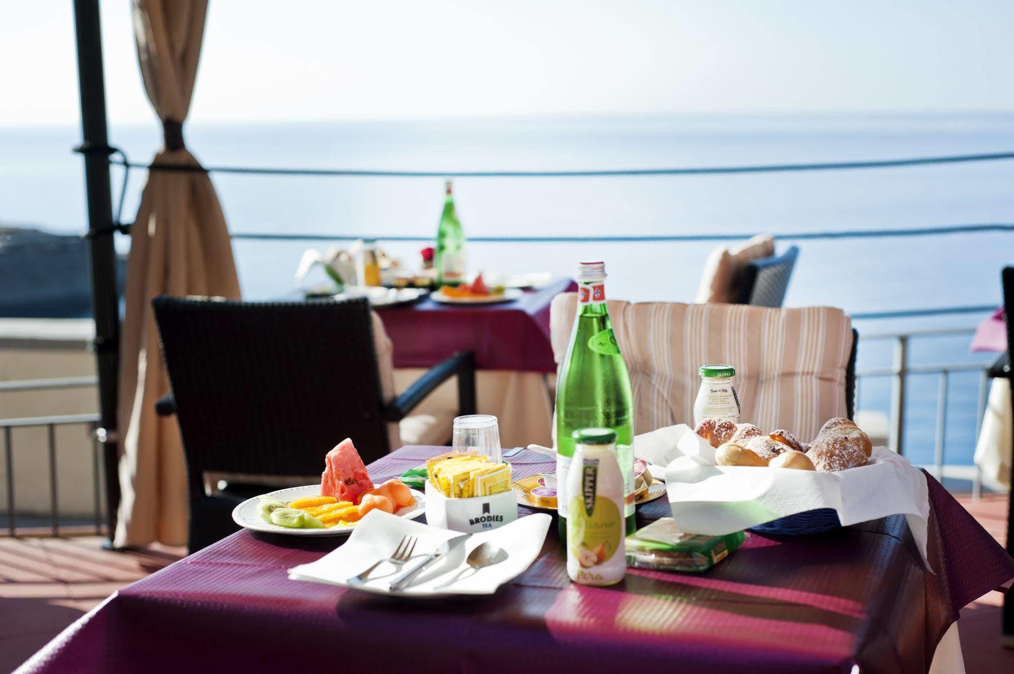Hotel Villa Iulia Вентолене Экстерьер фото